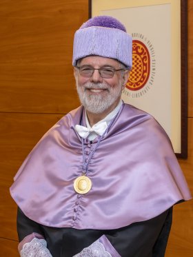 Mark P. Jensen durante su investidura como doctor honoris causa por la URV